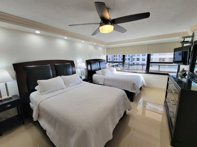 Alexander 819 2 Bedroom Apts