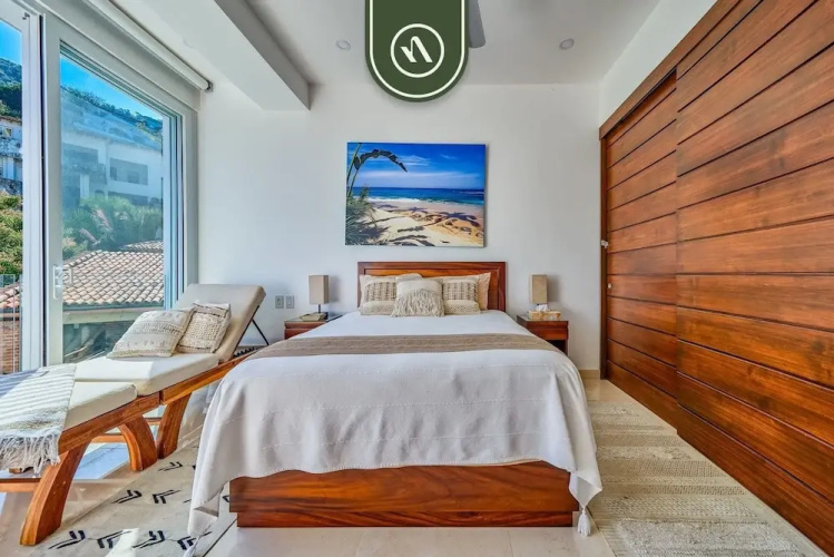 Luxurious 2 BR Condo - Oceanfront - Infinity Pools