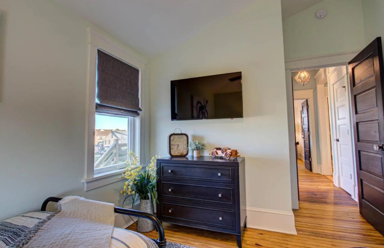 4115 Coastal Cottage 1 Min Walk to Beach