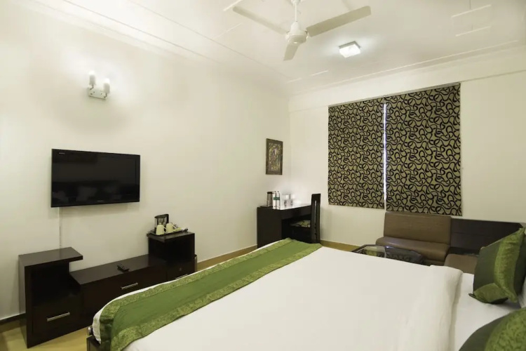 Treebo Four Sight Sector - 14 Gurgaon