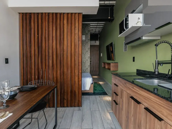 The Jungle Loft Tropical Comfort in a Centric Location With Kitchen