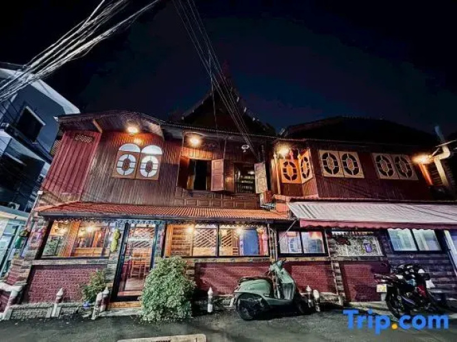 Thai teak Sathon Guest House