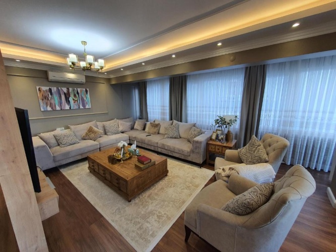 3 Bedrooms Apartment