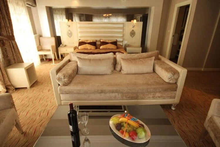Royce Hotel