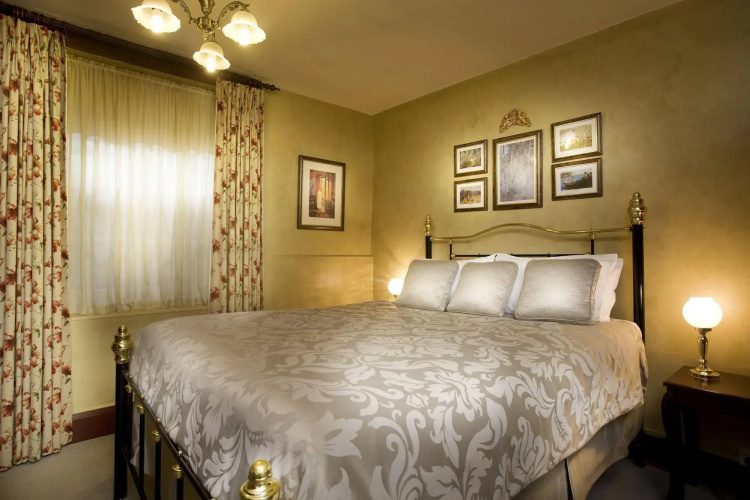 Apartments at York Mansions