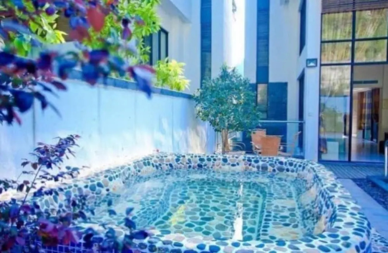 Moon River Yard Villa