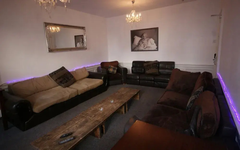 Edinburgh Princes Street Top Floor Apt