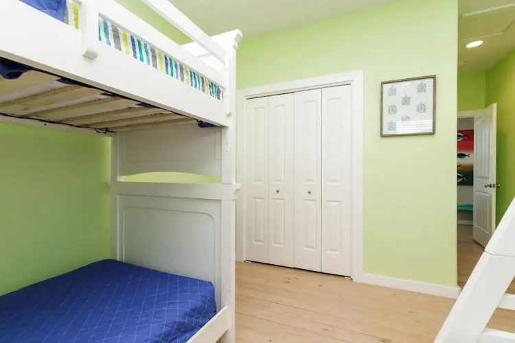 Pet Friendly Shared Pool Sleeps 14