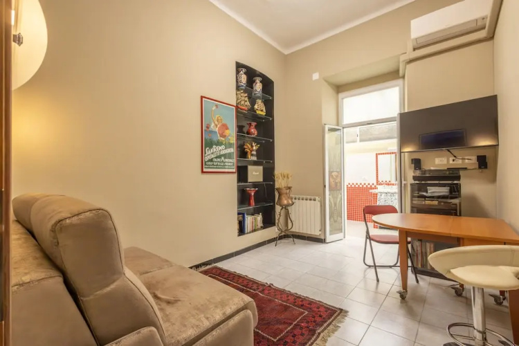 De Angelis Central House