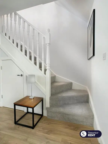 Wokingham - 2 Bed House with Garden