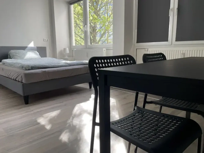 Economy Single Studio