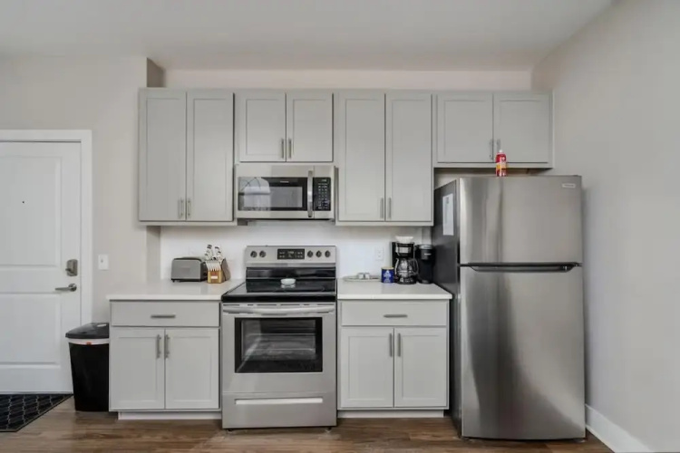 Downtown Luxury - Top Floor 2BR at Topiary Park
