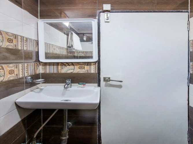 OYO 22907 Hotel Holiday