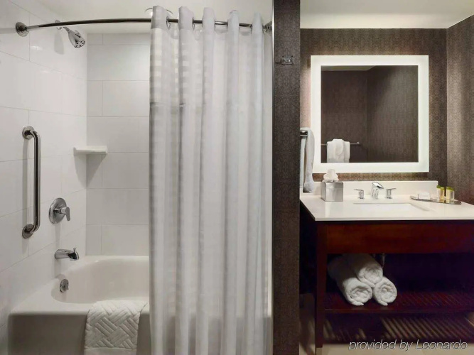 DoubleTree by Hilton Hotel & Suites Charleston Airport photo 12