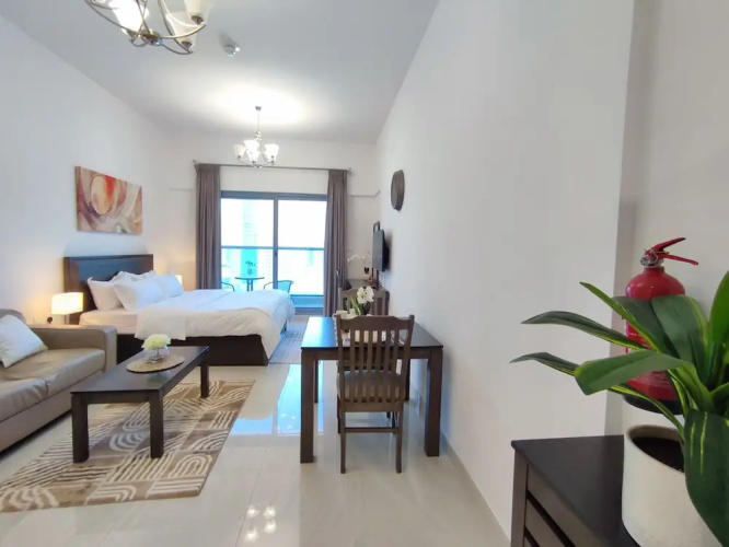 SuperHost - Elite Studio With Balcony Overlooking the Canal