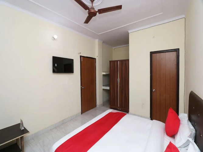 OYO 22917 Cgr Residency