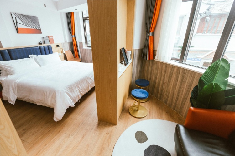 Executive Suite with city view