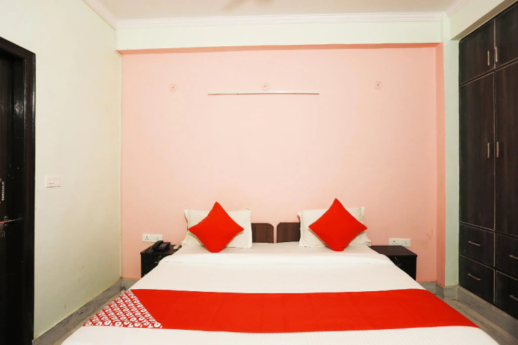 Oyo 42405 Hotel Diamond