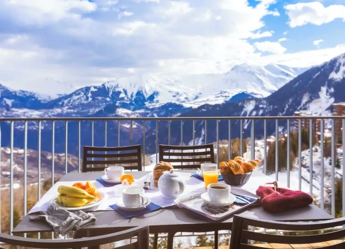 3 Bedrooms Apartment with mountain view