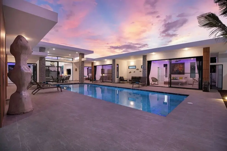 5 Bedrooms Luxury Villa with pool view