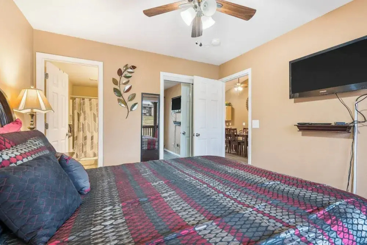 Stunning Water View Pet Friendly, Indoor Pool