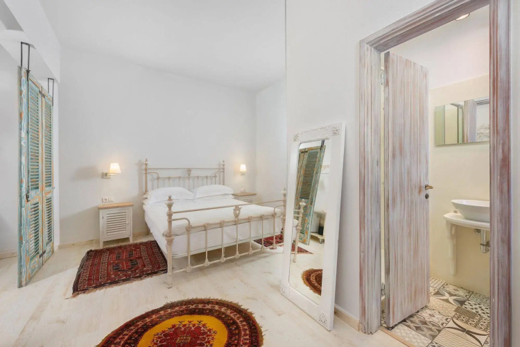 F Fine Suites- Adults Only