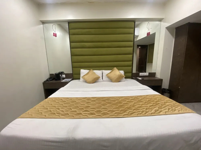 Hotel B Town