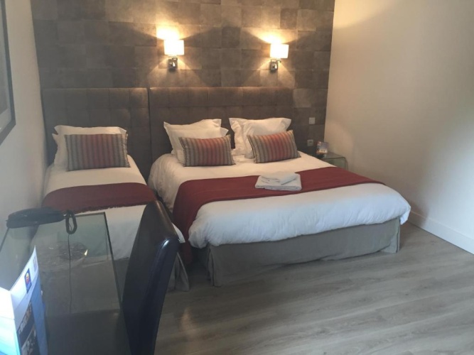 Standard Triple room