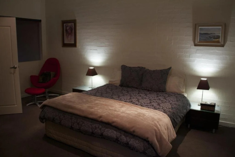 Moorhen Cove Hotel Overview