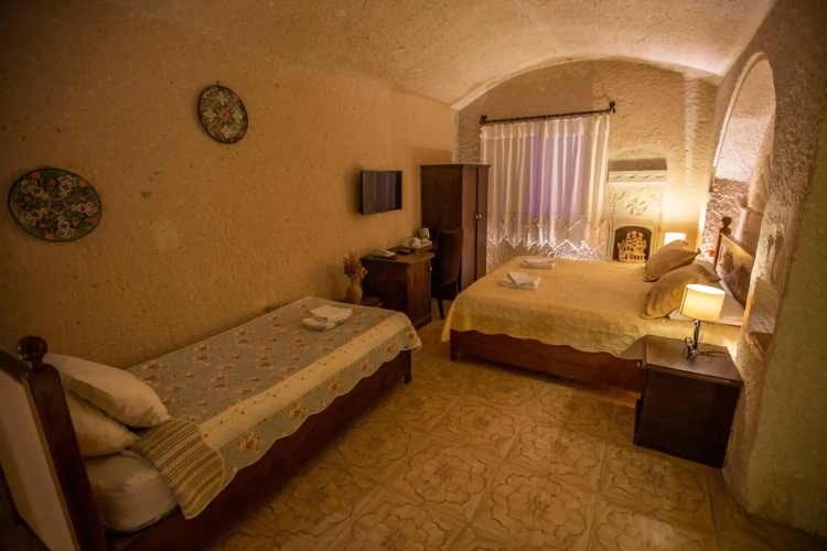 Hermes Cave Hotel
