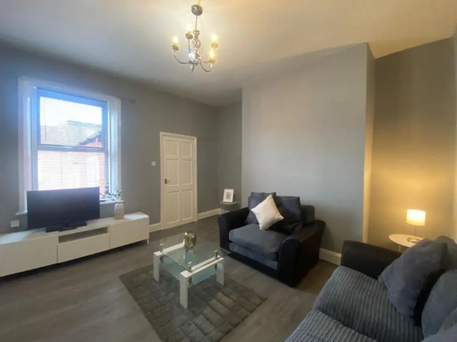 2 Bedrooms Apartment