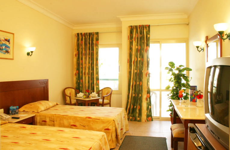Falcon Hills Hotel