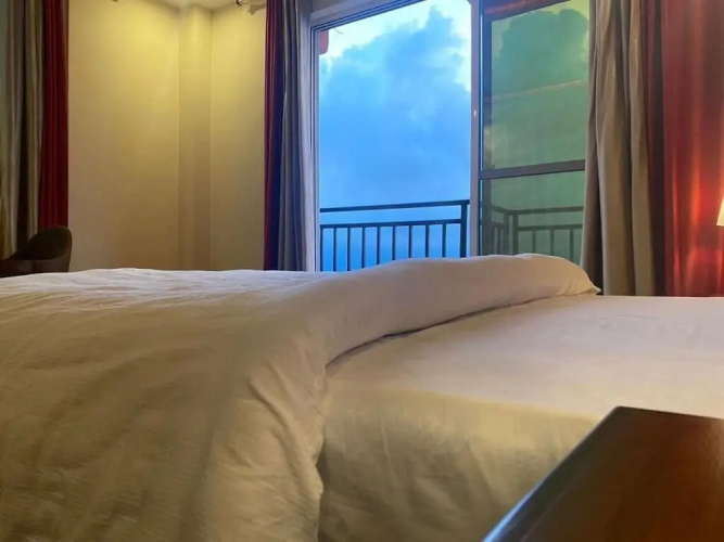 AK Hotel & Suites