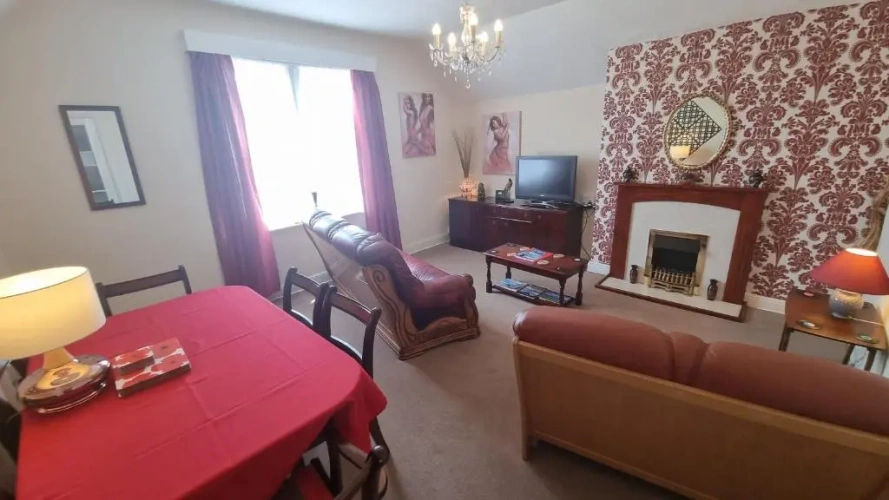 2 Bedrooms Apartment