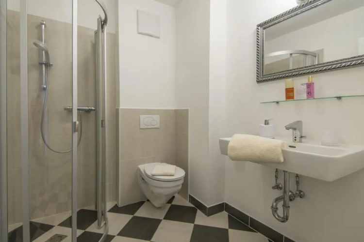 2 Bedrooms Apartment