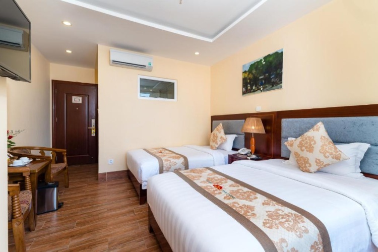 Standard Twin room with city view