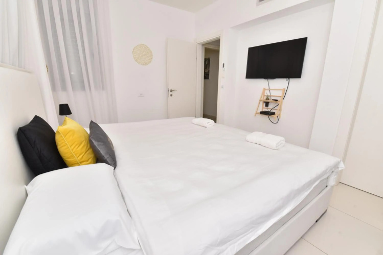 דירת גן דלוקס-Deluxe Garden Apartment by CRWON