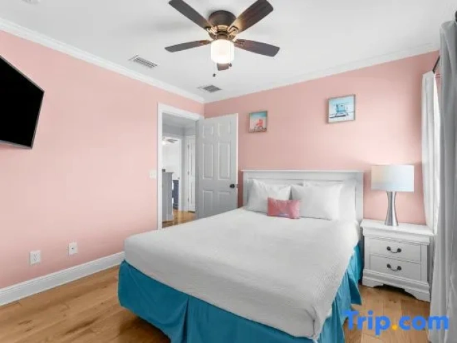 4 Bedrooms Apartment