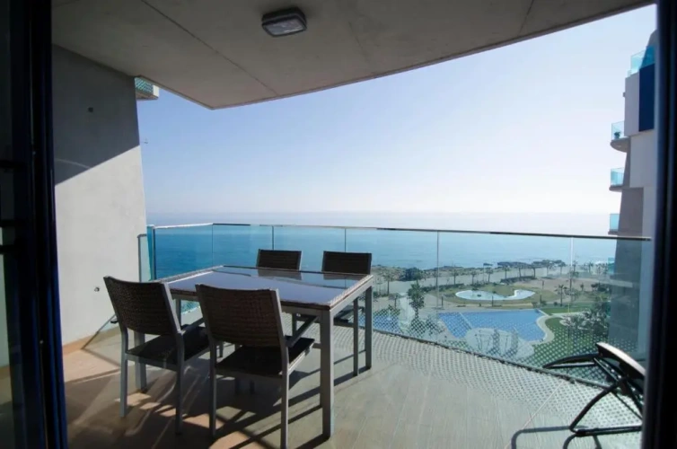 3 Bedrooms Apartment with sea view
