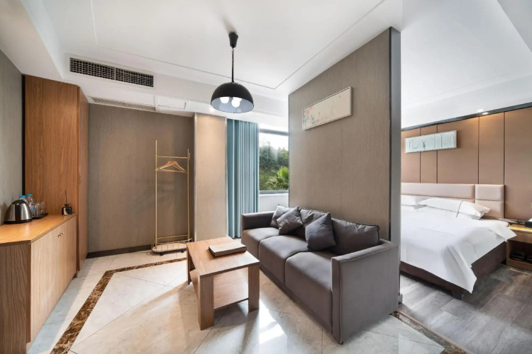 Lizhi Holiday Hotel