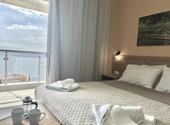 Deluxe Double room with balcony and beachfront