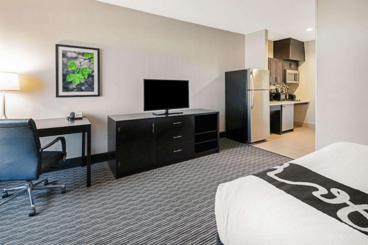 Deluxe Double Suite