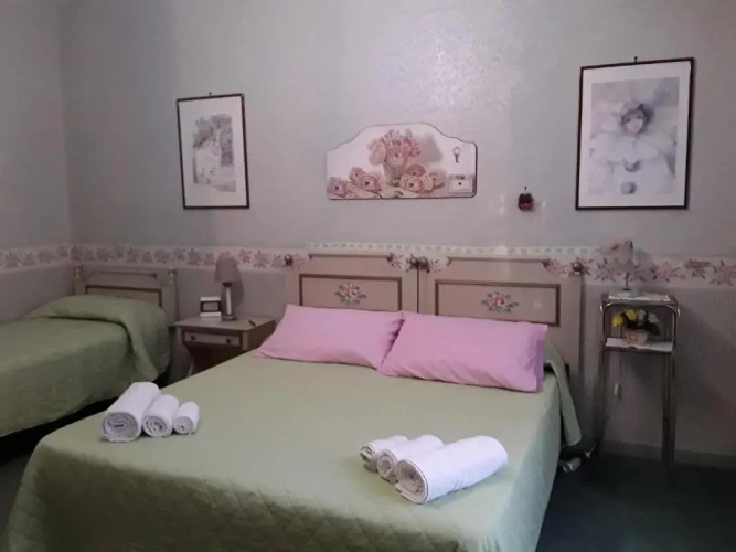 Standard Triple room