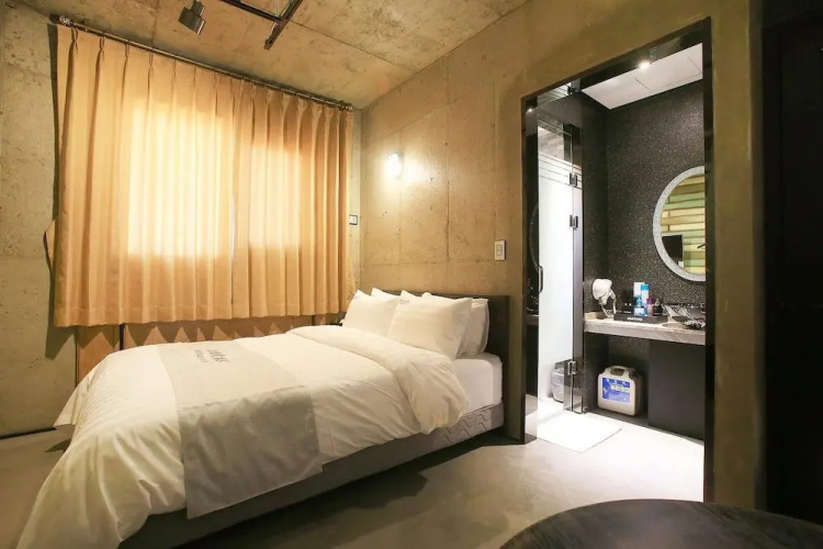 Yeongdeungpo Chateau Hotel