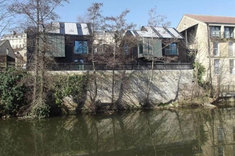 Modern 3 bed riverside home in Bath