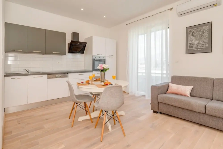 1 Bedroom Deluxe Suite with balcony and with city view