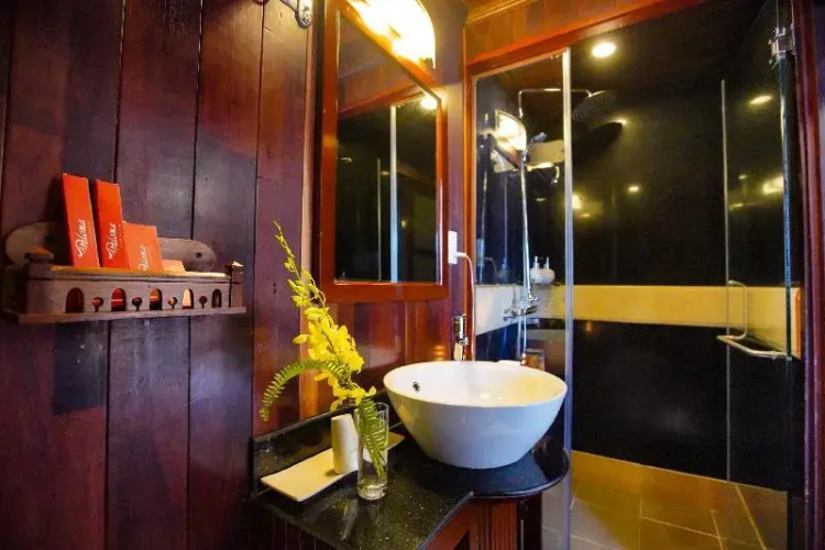 Halong Paloma Cruise