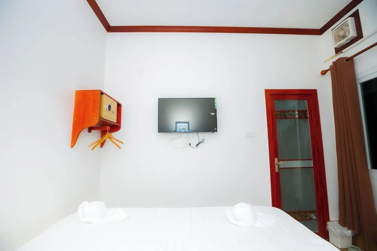 Ruby Riverside Hotel & Hostel