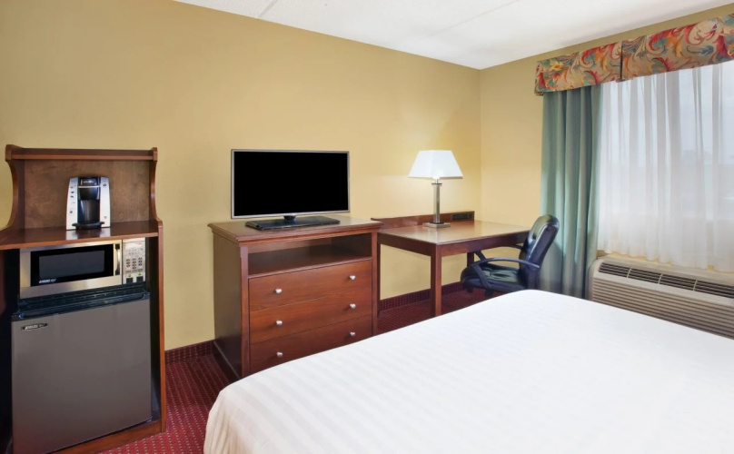 Holiday Inn Express Irwin (PA TPK Exit 67) by IHG