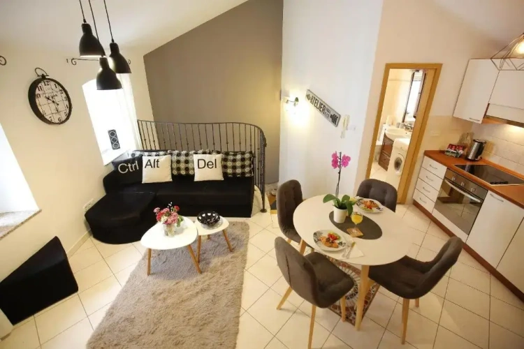 2 Bedrooms Apartment